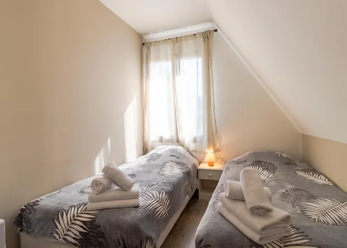 Maison Fleurie 캬스텔노라샤펠